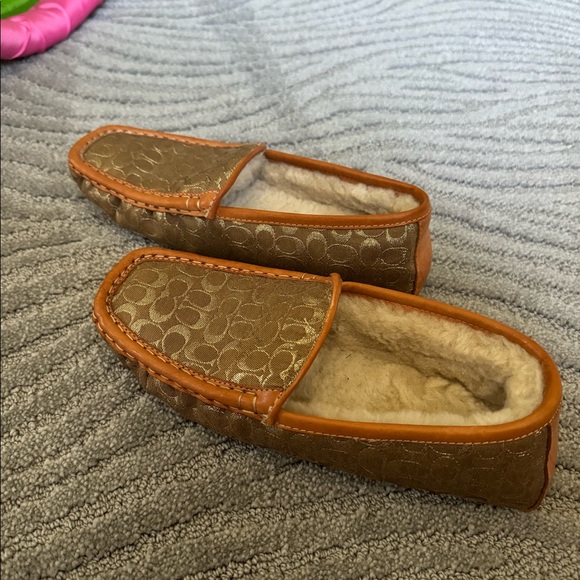 Coach slippers. Size 5 - Picture 1 of 2